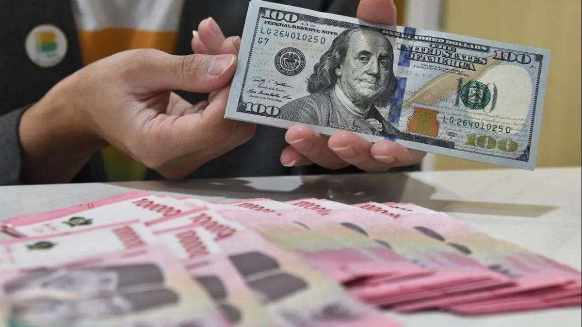 Kurs Rupiah Melemah ke Rp17.002, Harga Minyak Jadi Pemicu